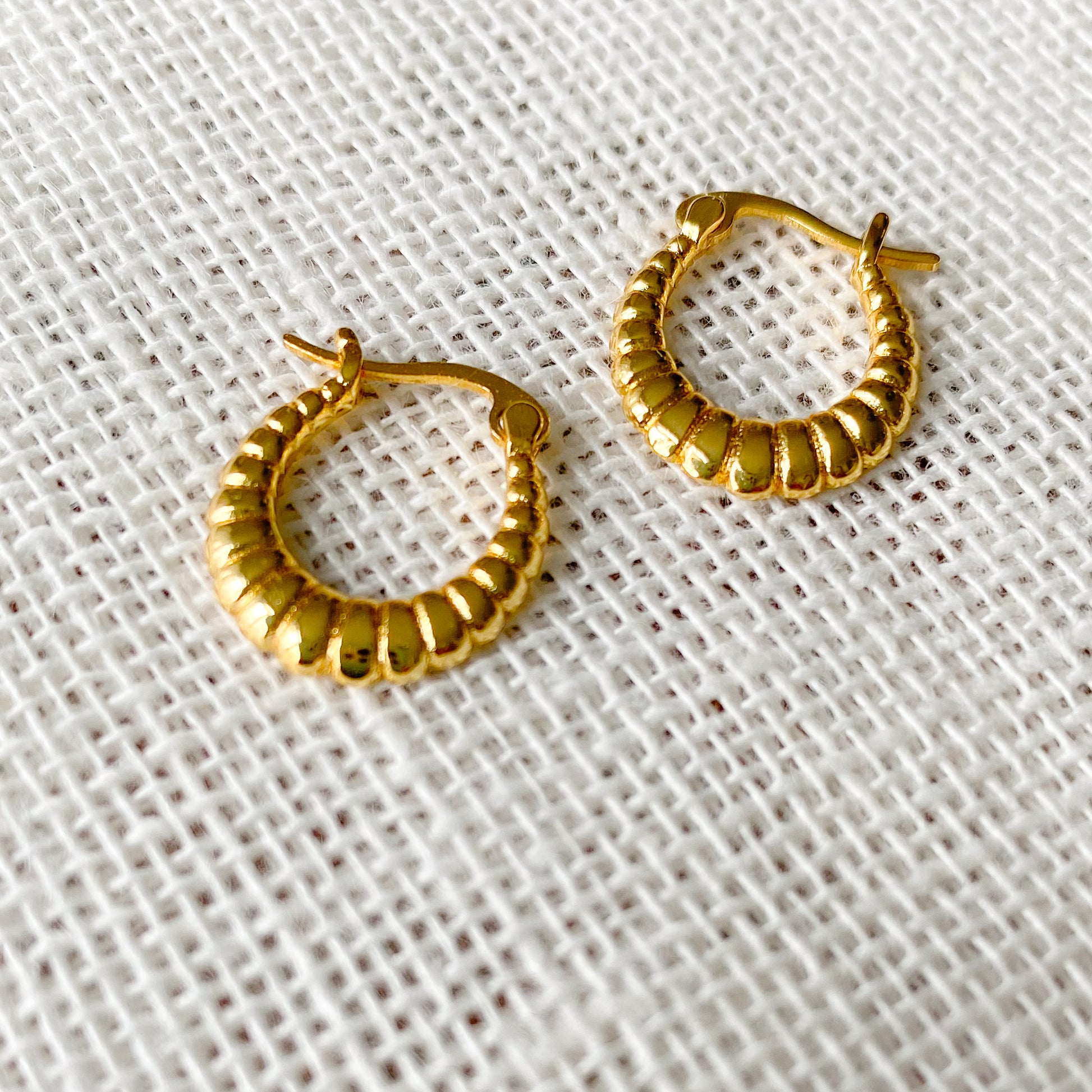 Scallop Mini Hoops - Bellestyle Gold