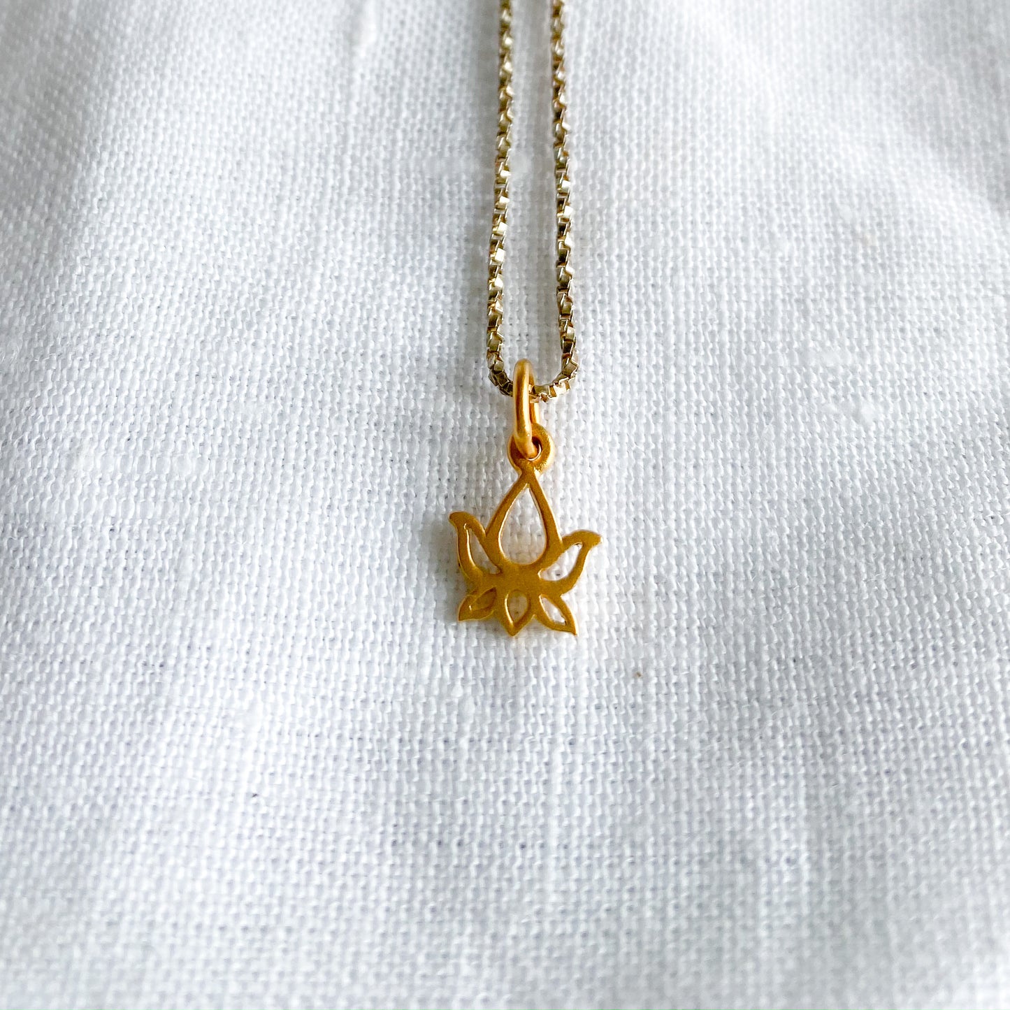 Lotus Necklace - BelleStyle