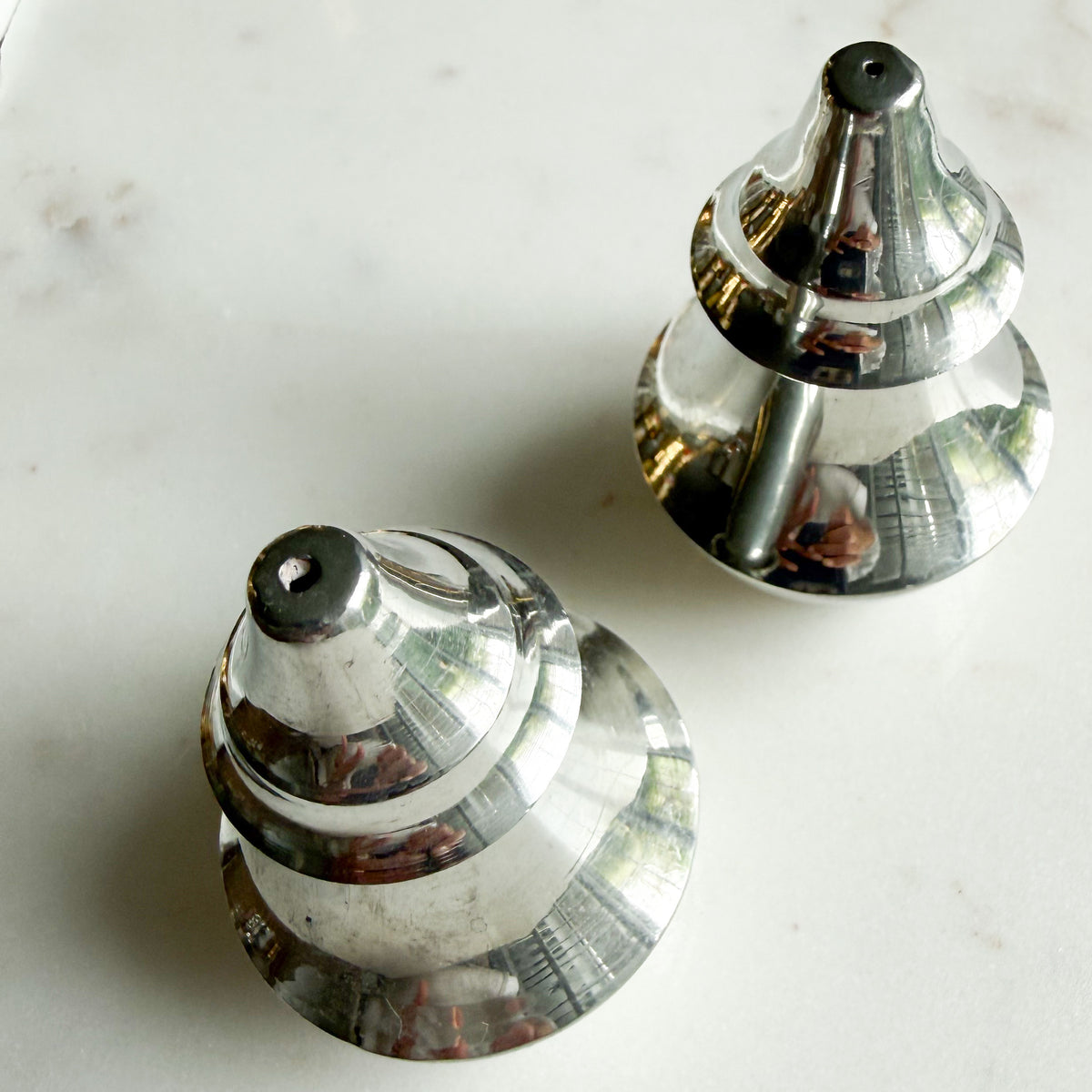 Jupiter Round Geometric MCM Silver Salt Pepper Shakers - BelleStyle