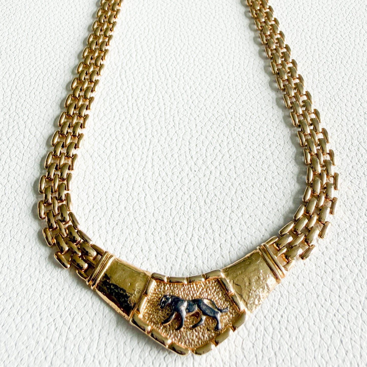 Jaguar Vintage Jackie Collins Gold Necklace - Bellestyle