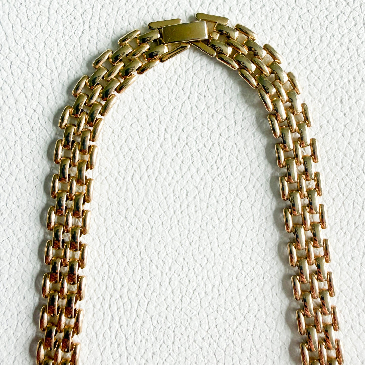 Jaguar Vintage Jackie Collins Gold Necklace - BelleStyle
