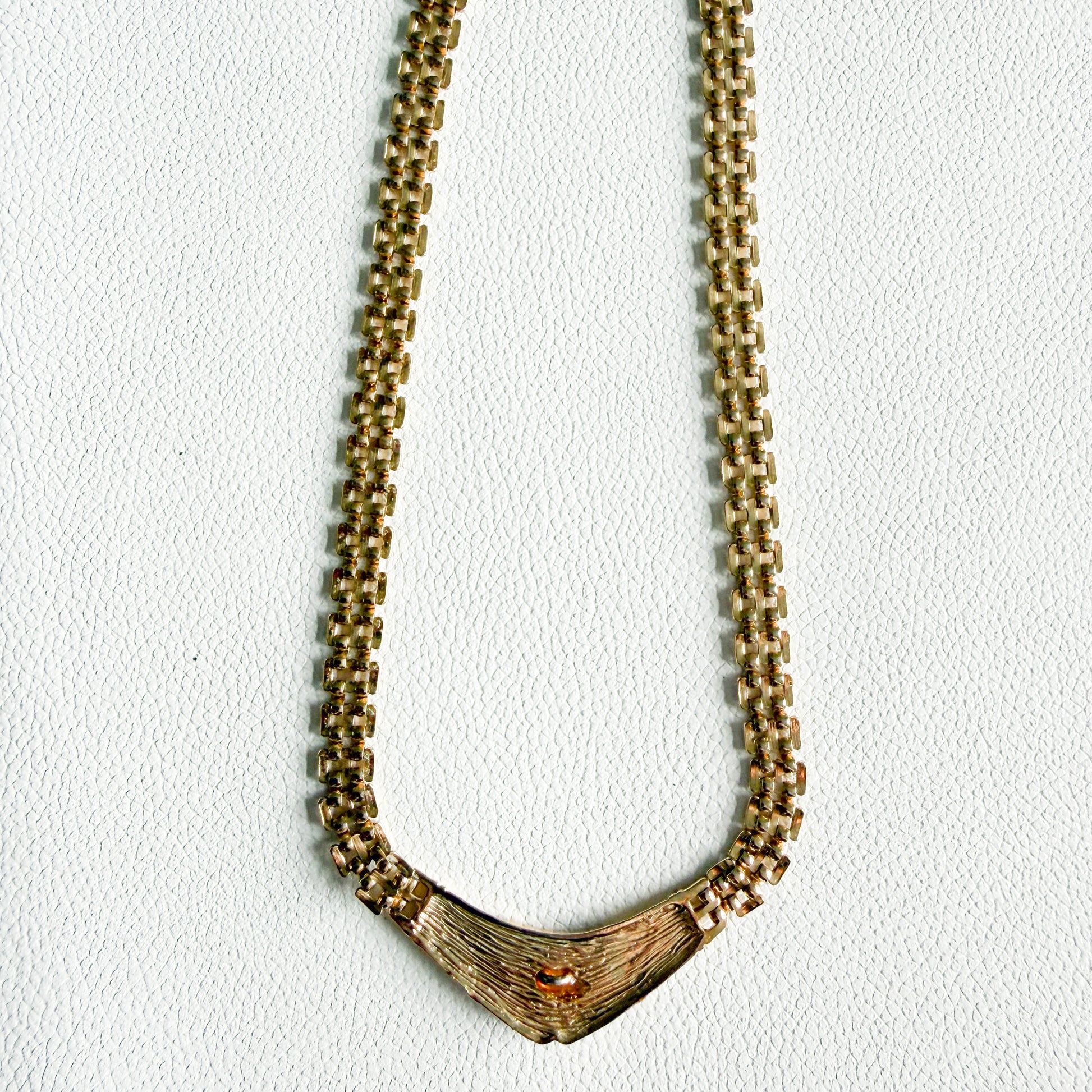 Jaguar Vintage Jackie Collins Gold Necklace - BelleStyle