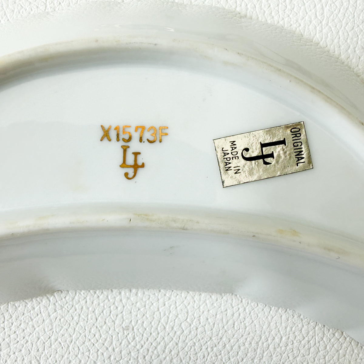 Hibiscus Vintage Porcelain Crescent Chinoiserie Floral Jewelry Dish - BelleStyle