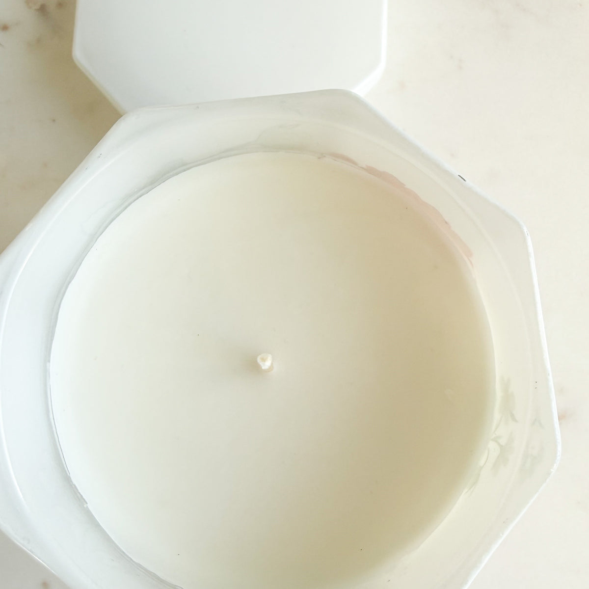 Wild Fig Sandalwood Artisan Cotton Wick Candle - BelleStyle