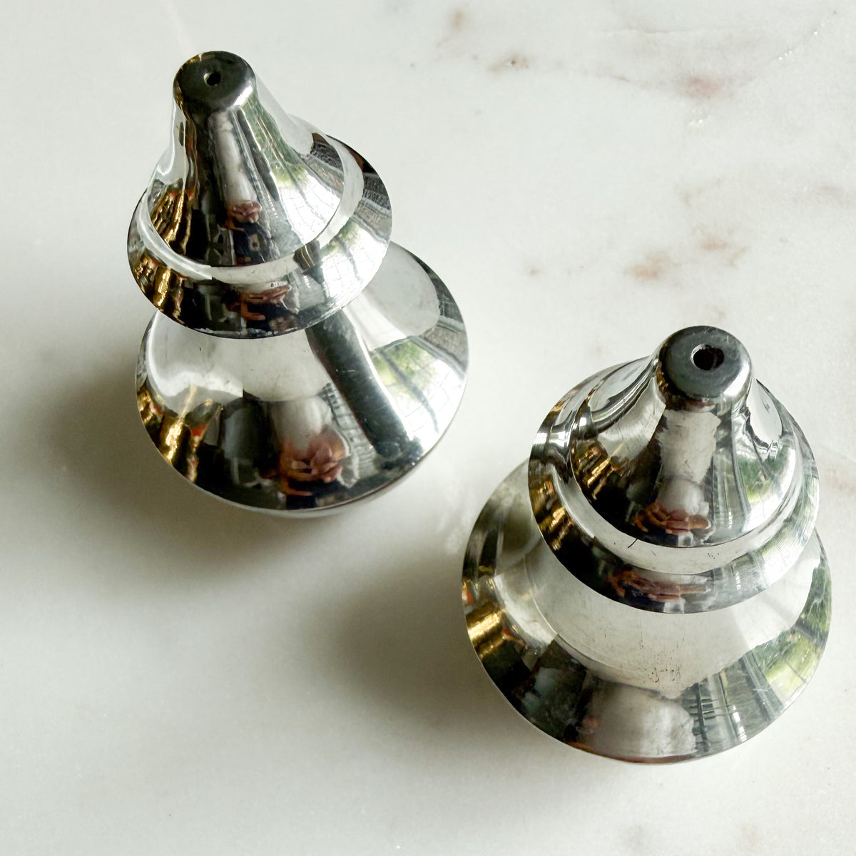 Jupiter Round Geometric MCM Silver Salt Pepper Shakers - BelleStyle