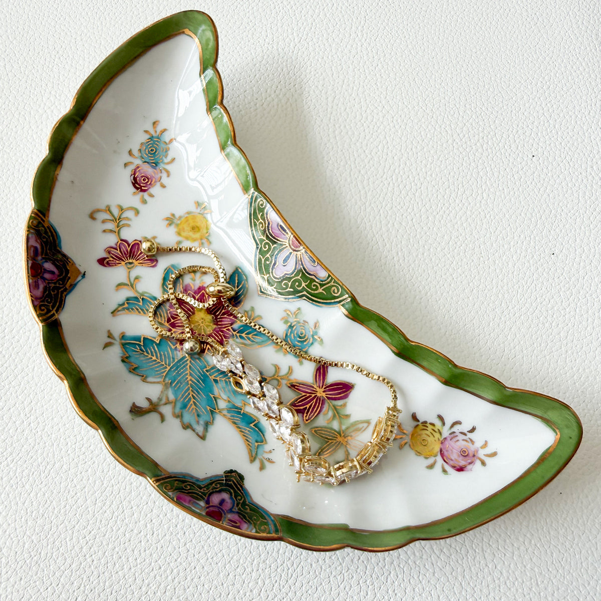 Hibiscus Vintage Porcelain Crescent Chinoiserie Floral Jewelry Dish - BelleStyle