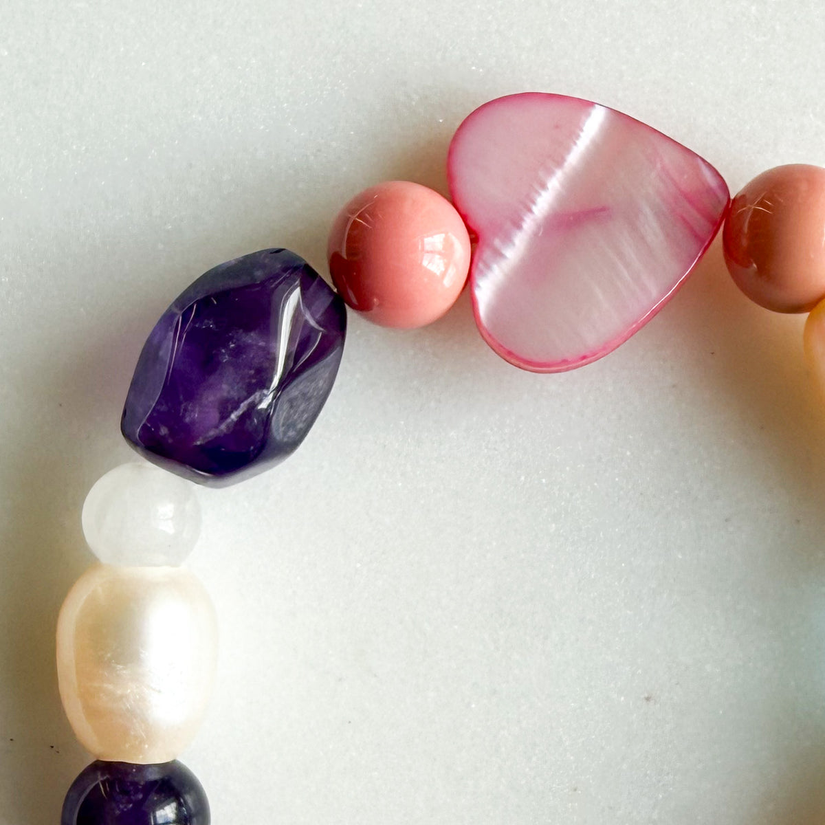 Pinkie Girl’s Mother of Pearl Pink Heart Bracelet - BelleStyle