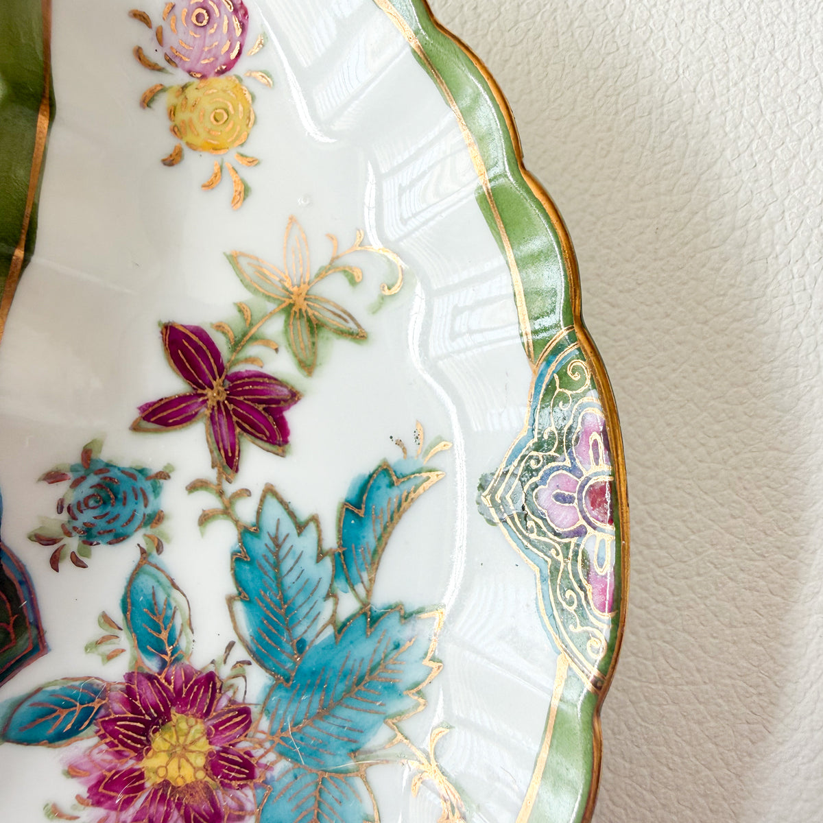 Hibiscus Vintage Porcelain Crescent Chinoiserie Floral Jewelry Dish - BelleStyle