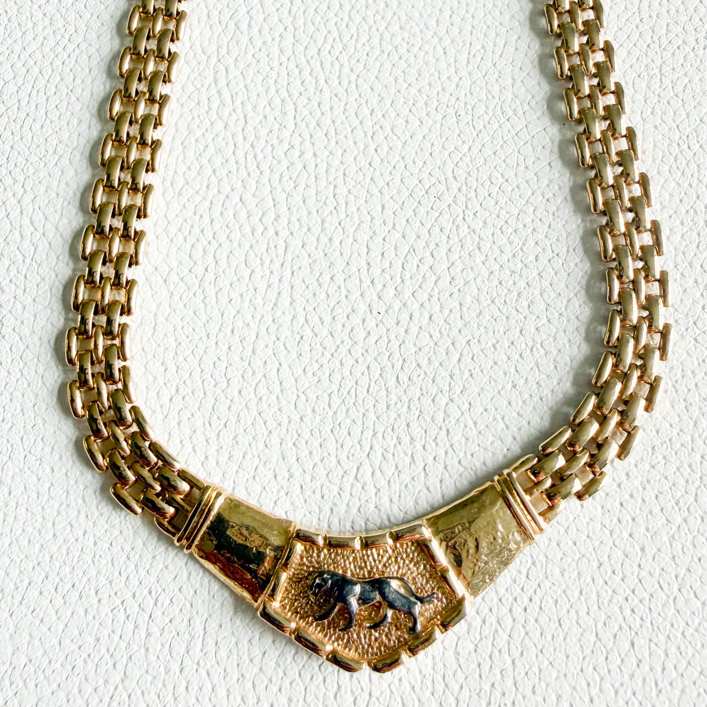 Jaguar Vintage Jackie Collins Gold Necklace - BelleStyle