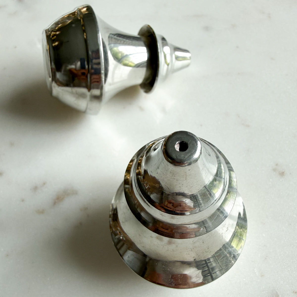 Jupiter Round Geometric MCM Silver Salt Pepper Shakers - BelleStyle