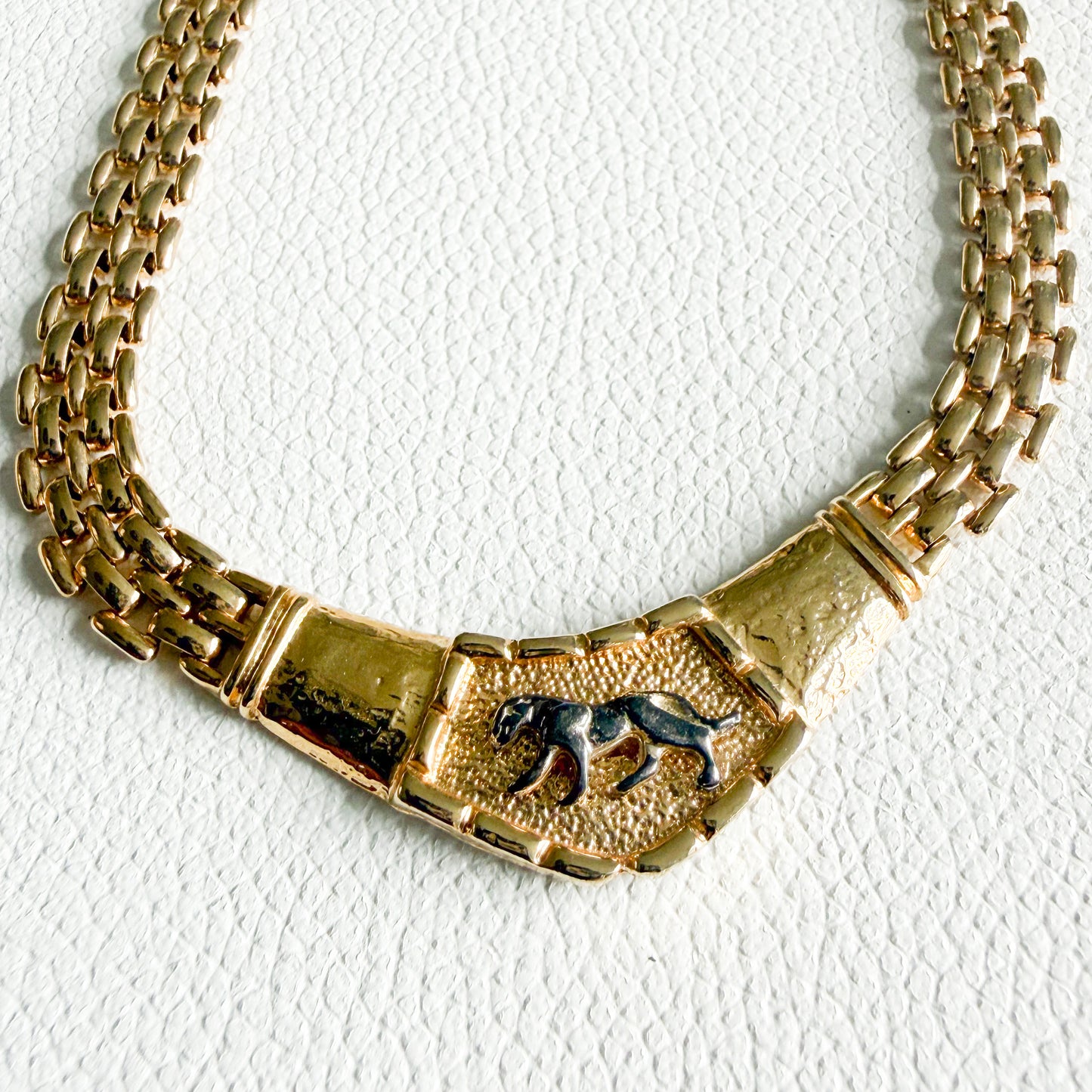 Jaguar Vintage Jackie Collins Gold Necklace - BelleStyle
