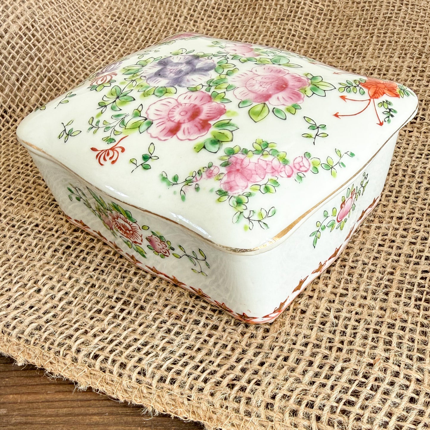 Nora Vintage Chinoiserie Porcelain Ceramic Hand Painted Floral Jewelry box with Lid