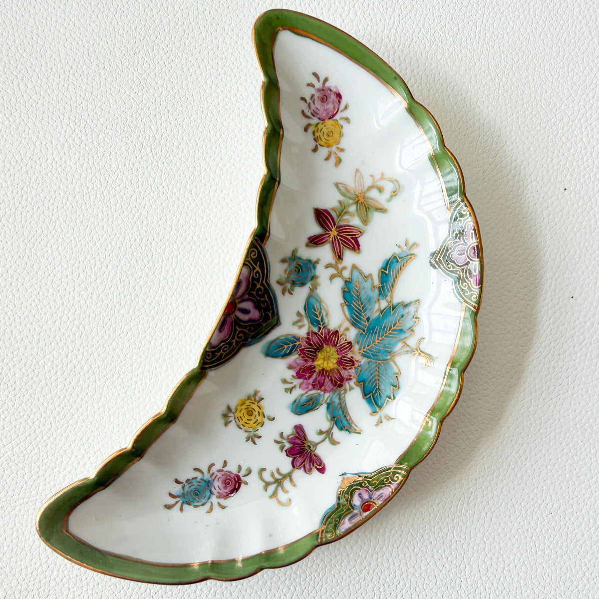 Hibiscus Vintage Porcelain Crescent Chinoiserie Floral Jewelry Dish - BelleStyle