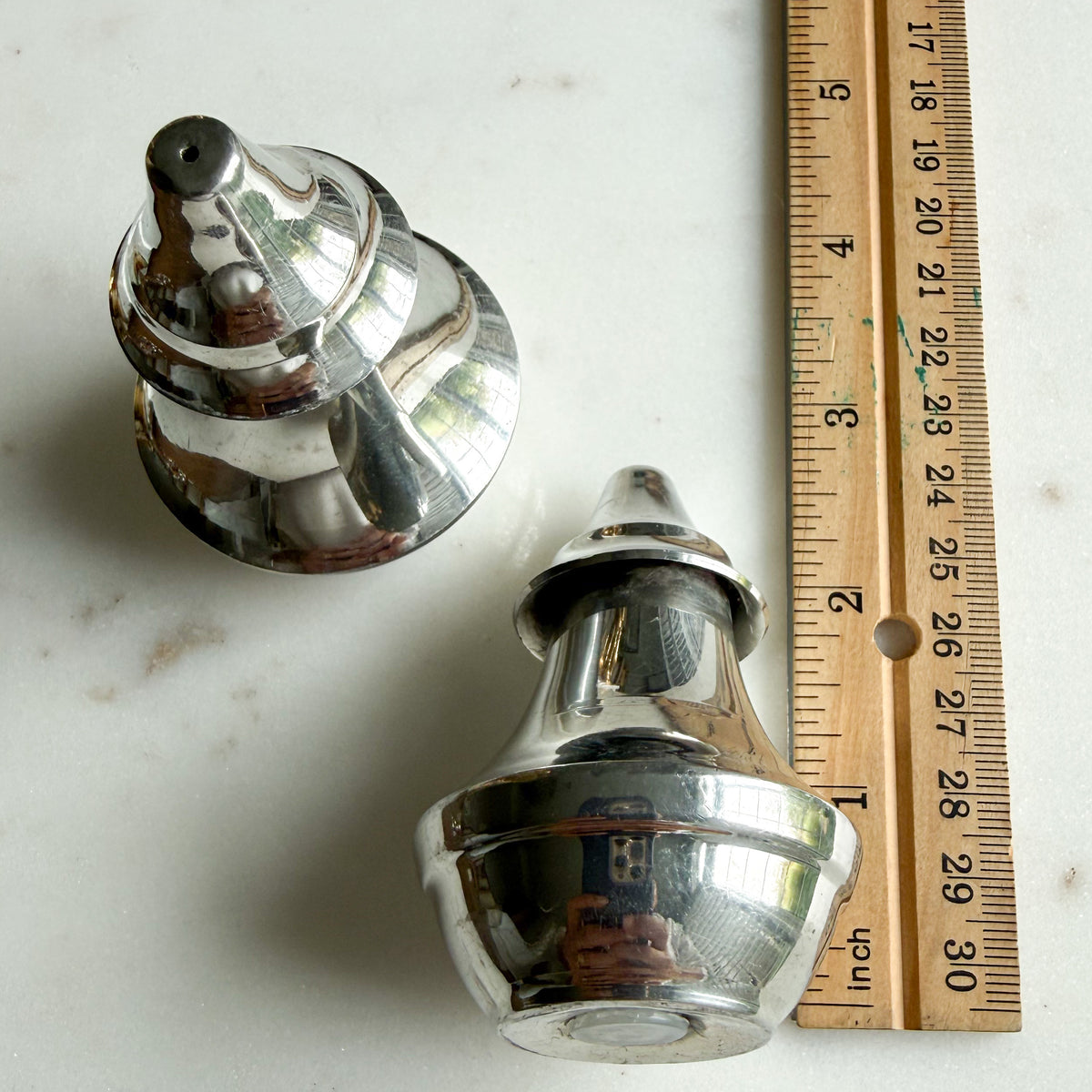 Jupiter Round Geometric MCM Silver Salt Pepper Shakers - BelleStyle
