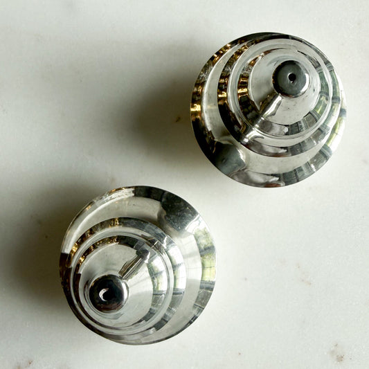 Jupiter Round Geometric MCM Silver Salt Pepper Shakers - BelleStyle