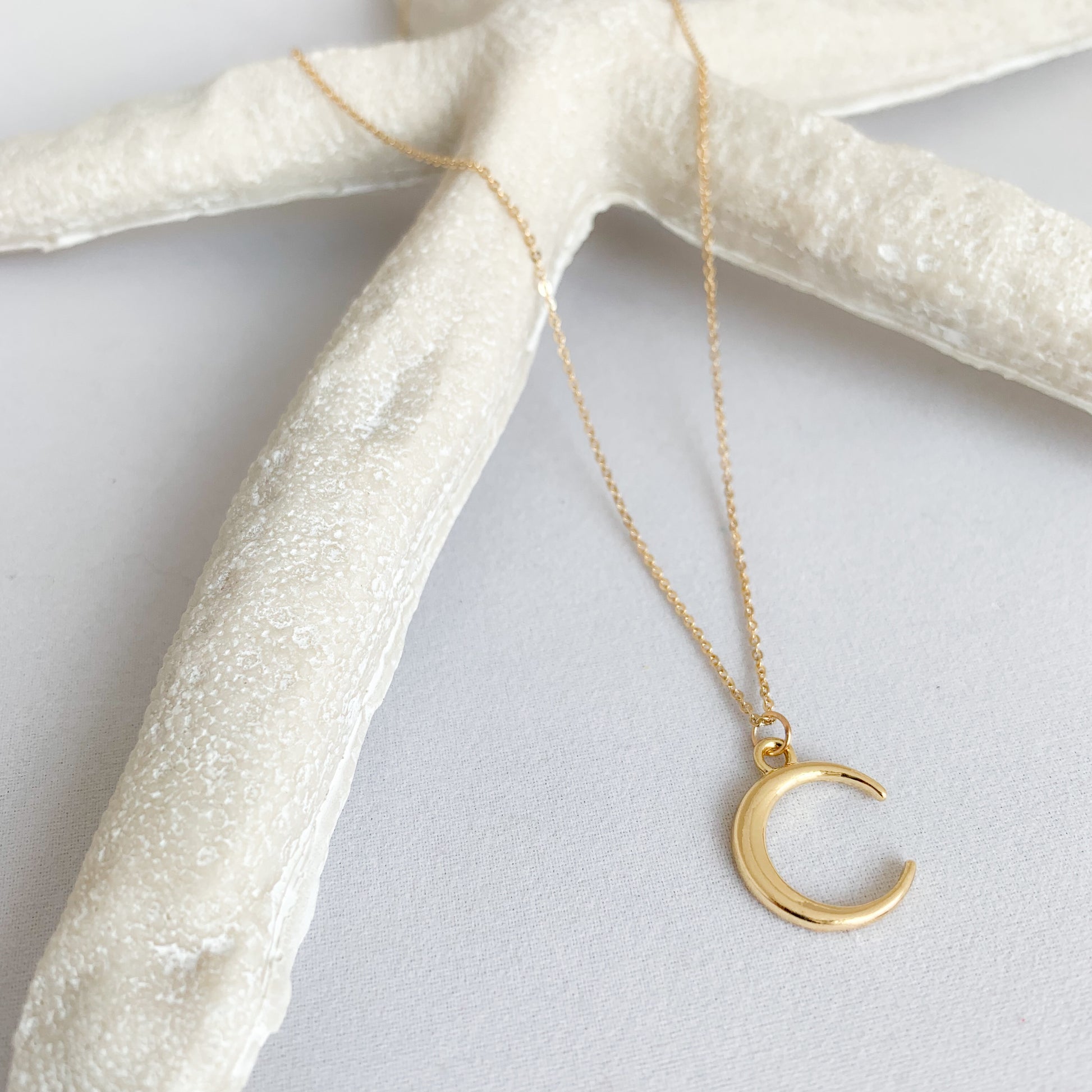 Crescent Gold Necklace - BelleStyle