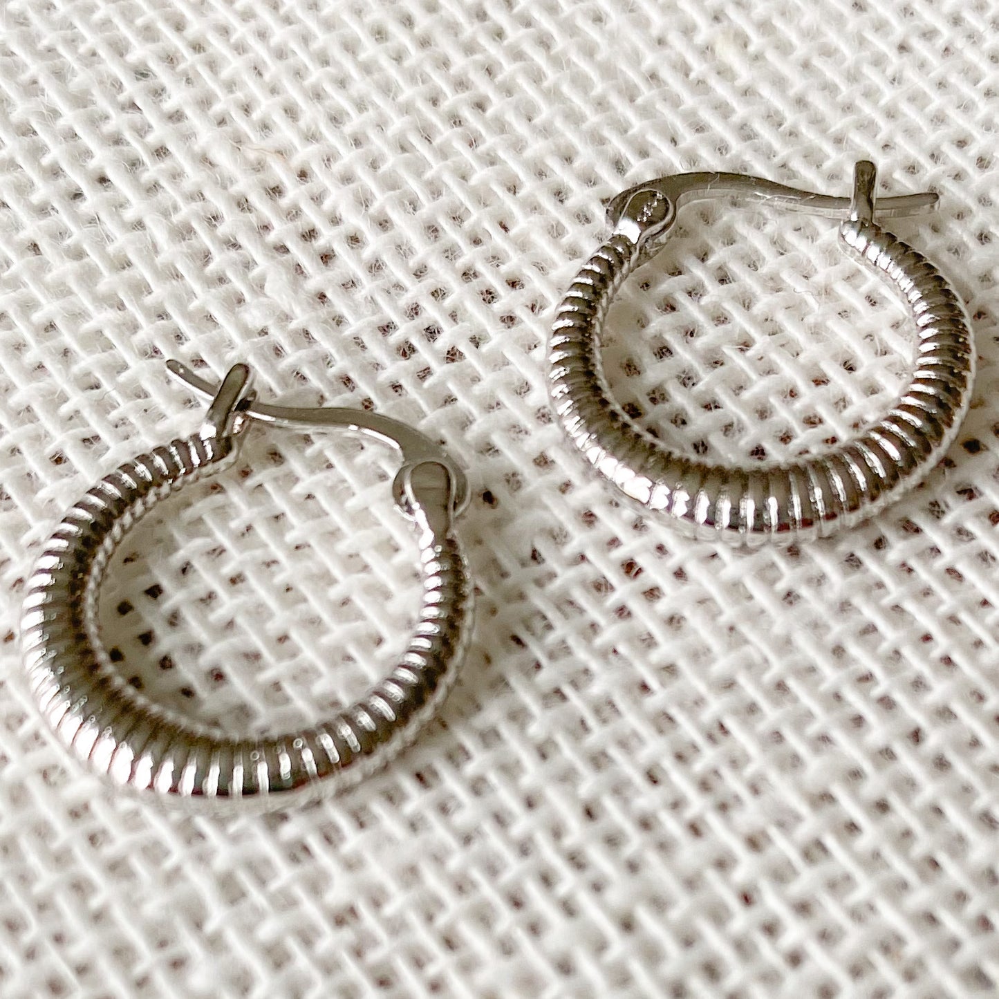 Asher Silver Small Hoop Earrings - Bellestyle