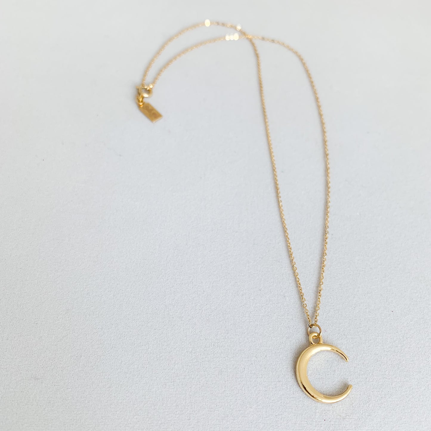 Crescent Gold Necklace - BelleStyle