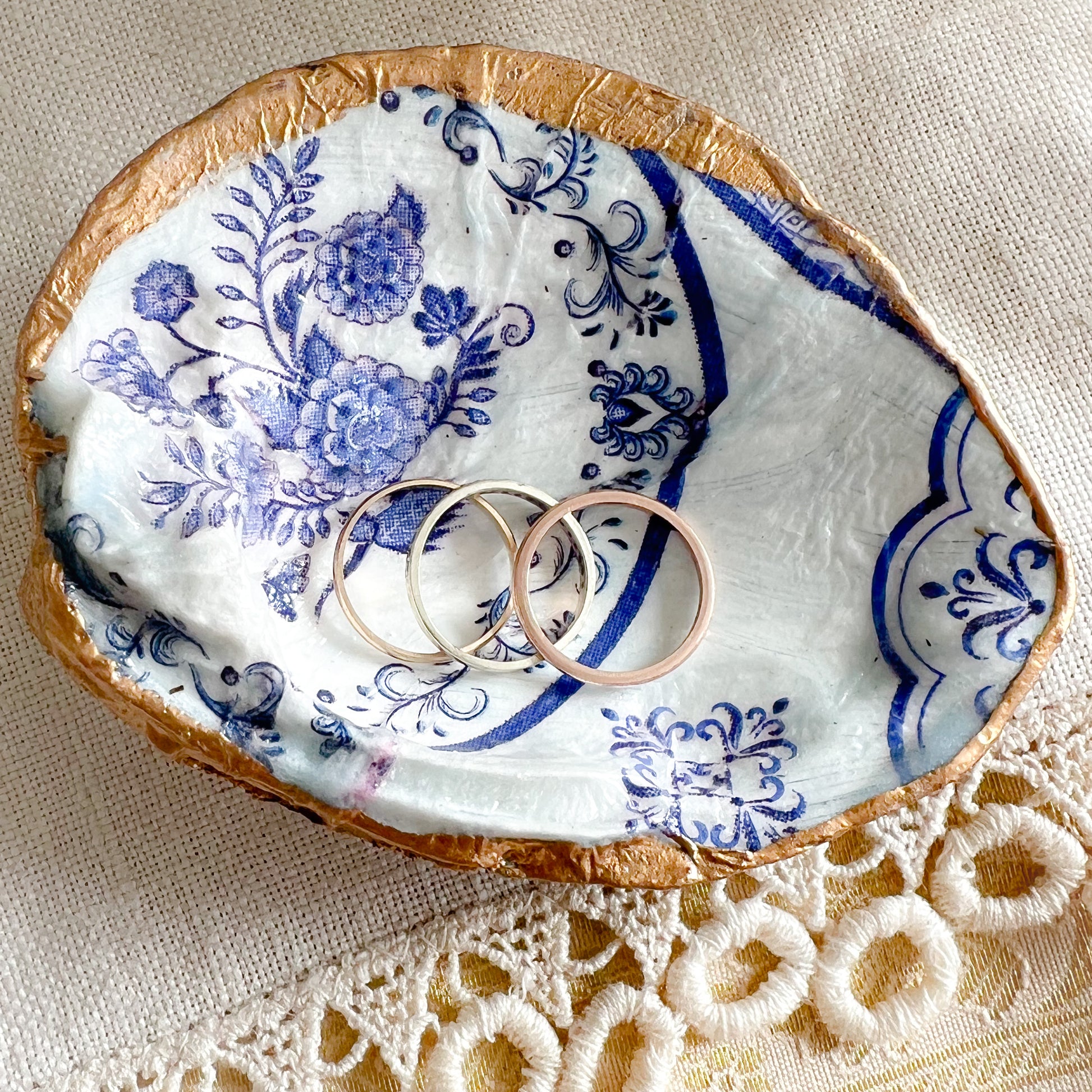 Blue Floral Sustainable Midwest Shell Jewelry Dish - BelleStyle