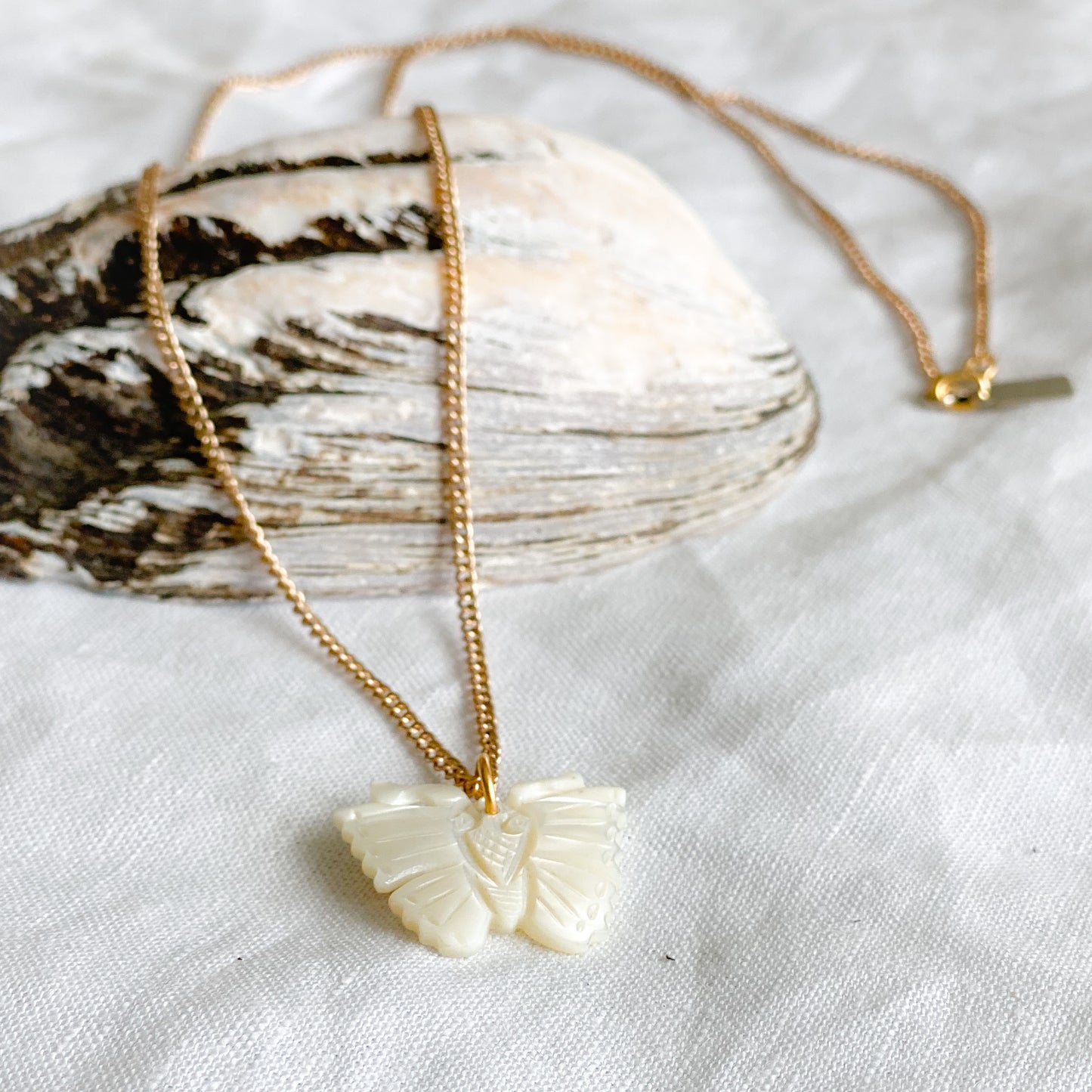 Butterfly Mother of Pearl Charm Necklace - Bellestyle