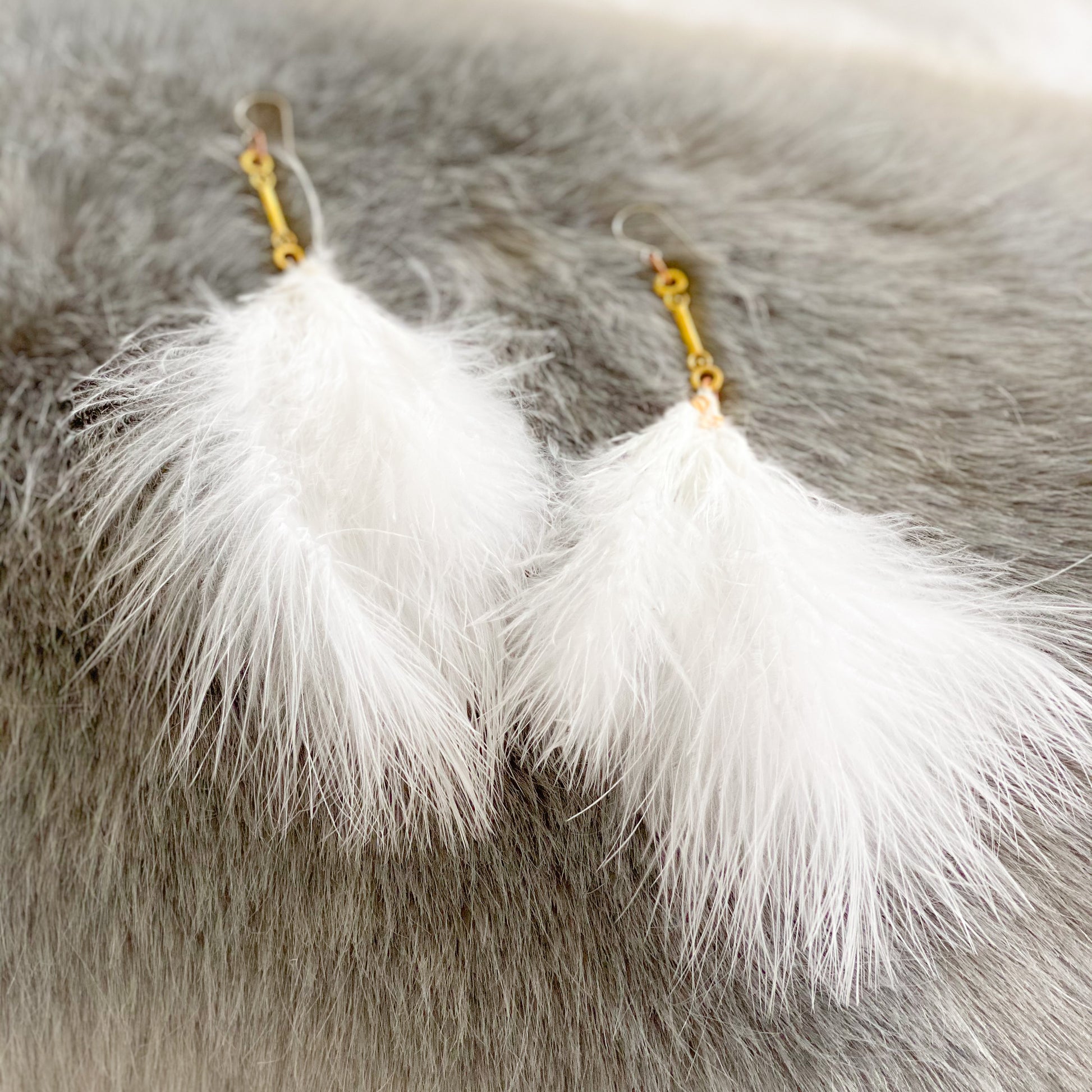 Bellestyle Doheny Earrings white feather long marabou 
