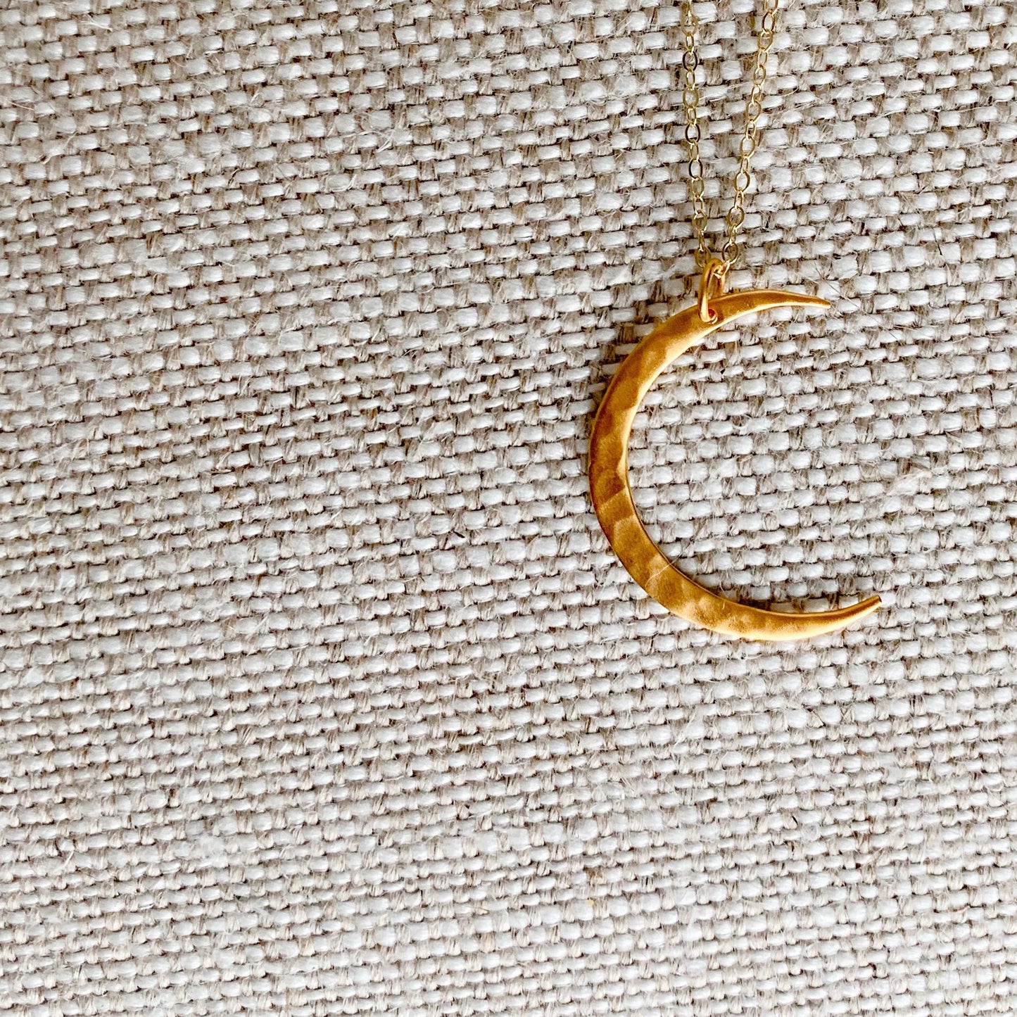 Crescent Moon Necklace - BelleStyle