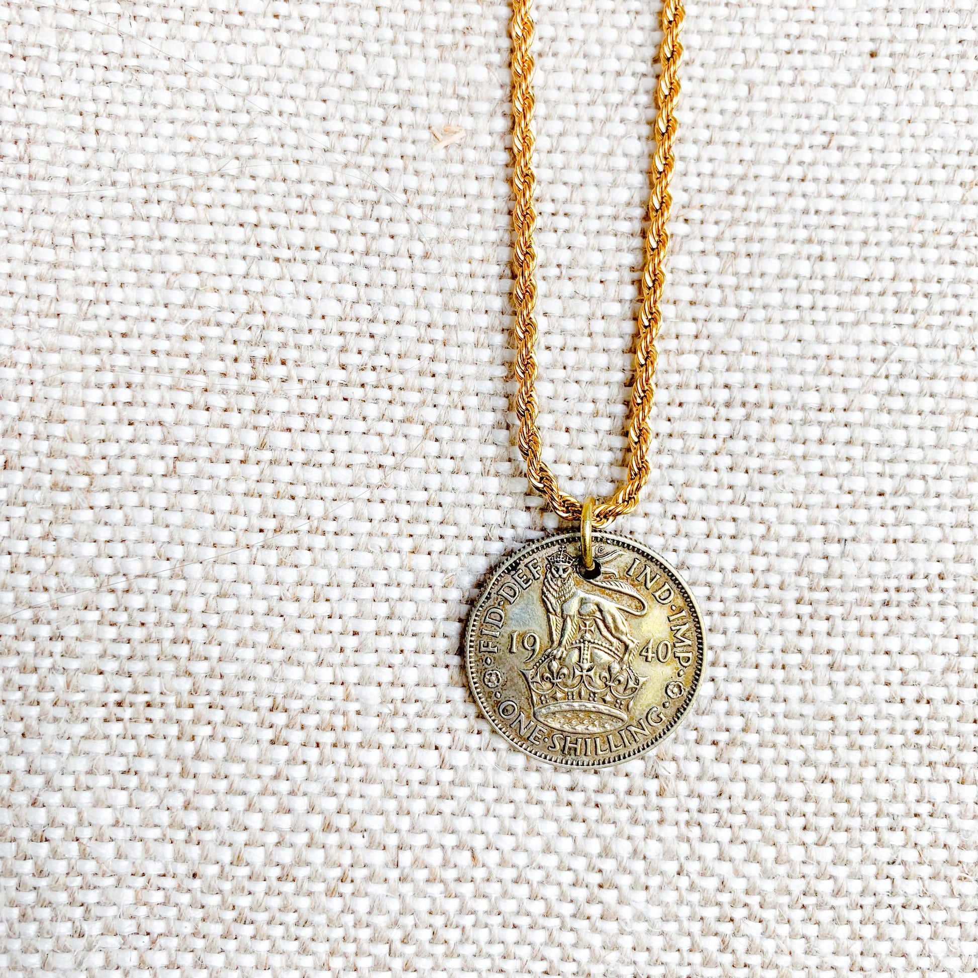 King George Coin Necklace - BelleStyle