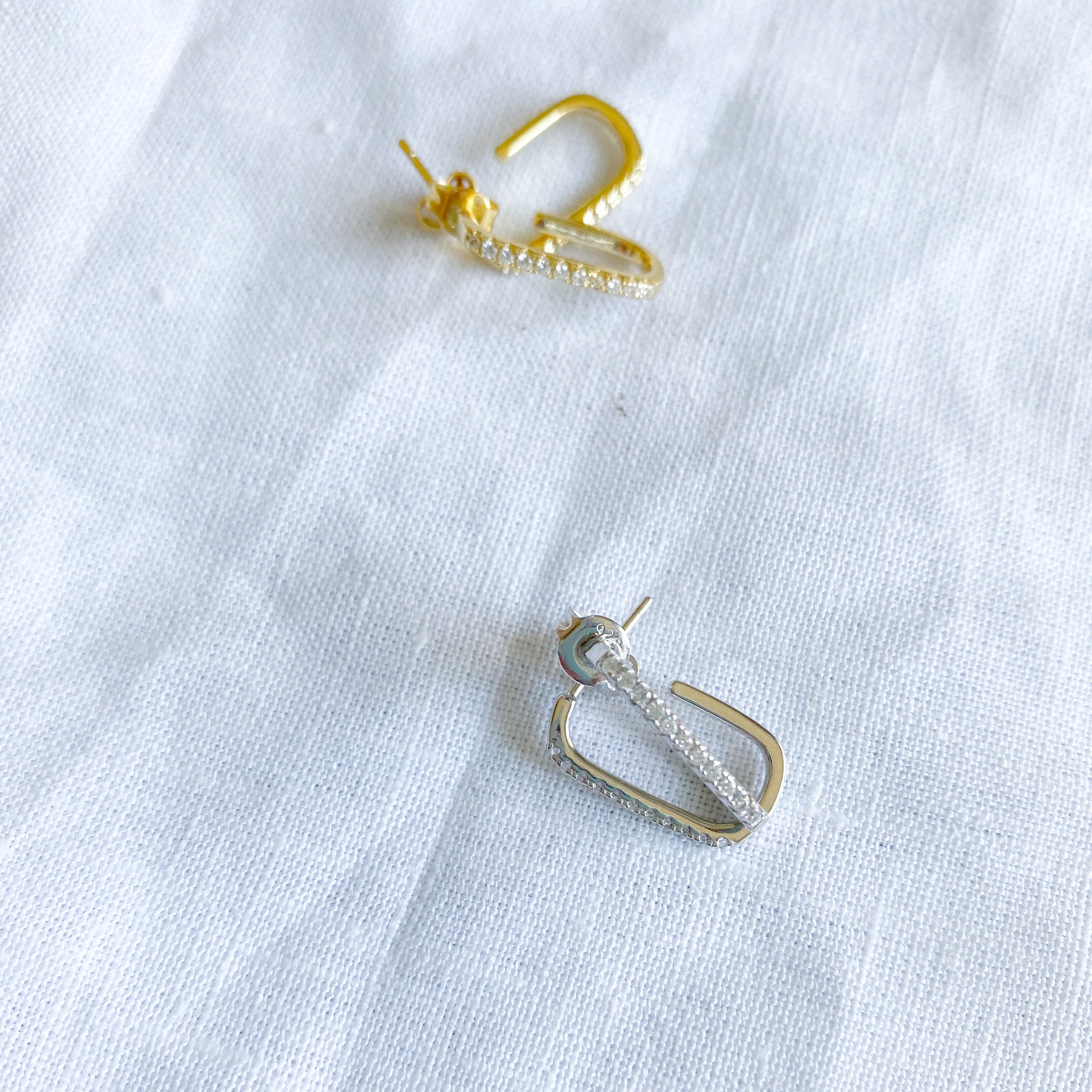 Link Crystal Small Earrings - BelleStyle