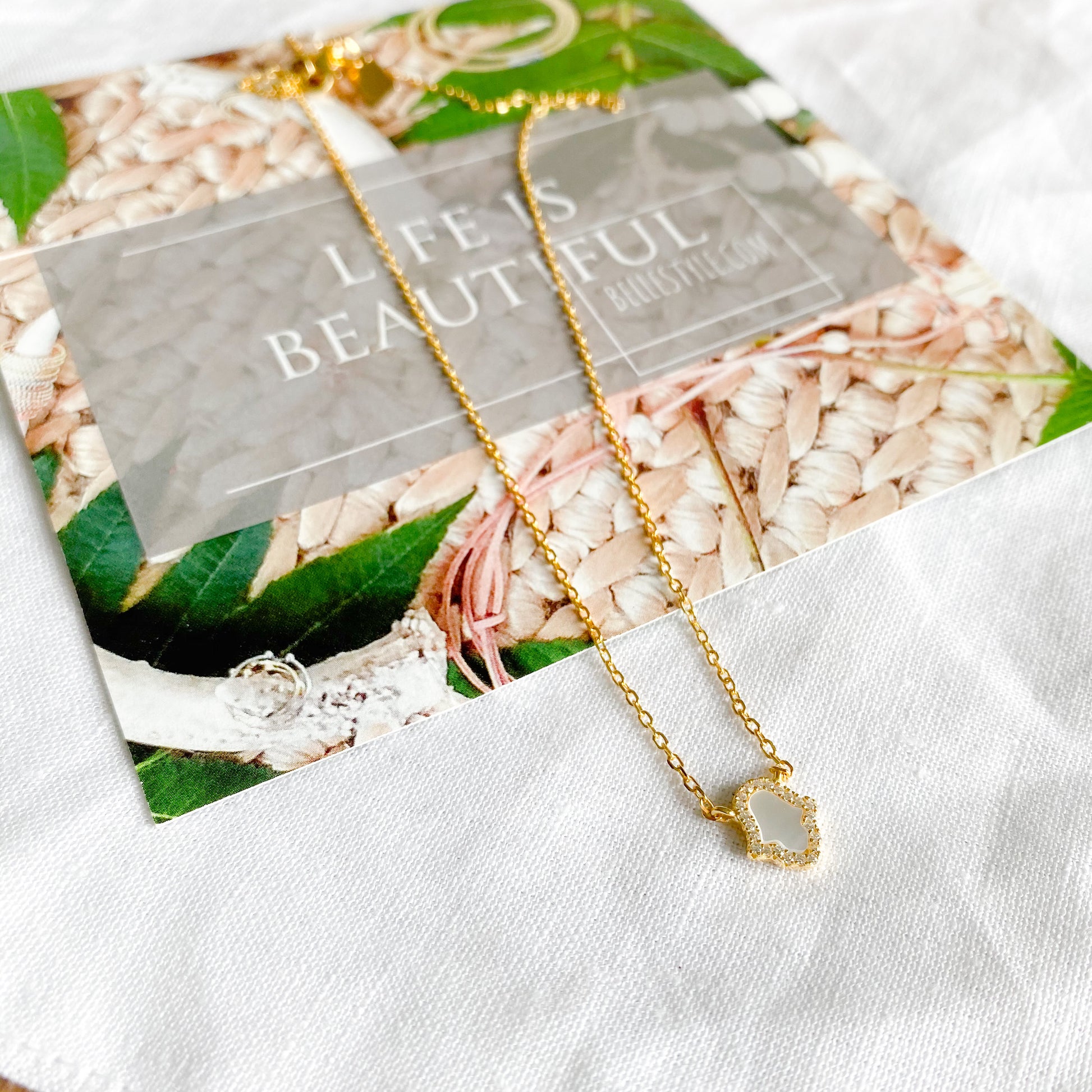 Mother of Pearl Hamsa Necklace - BelleStyle