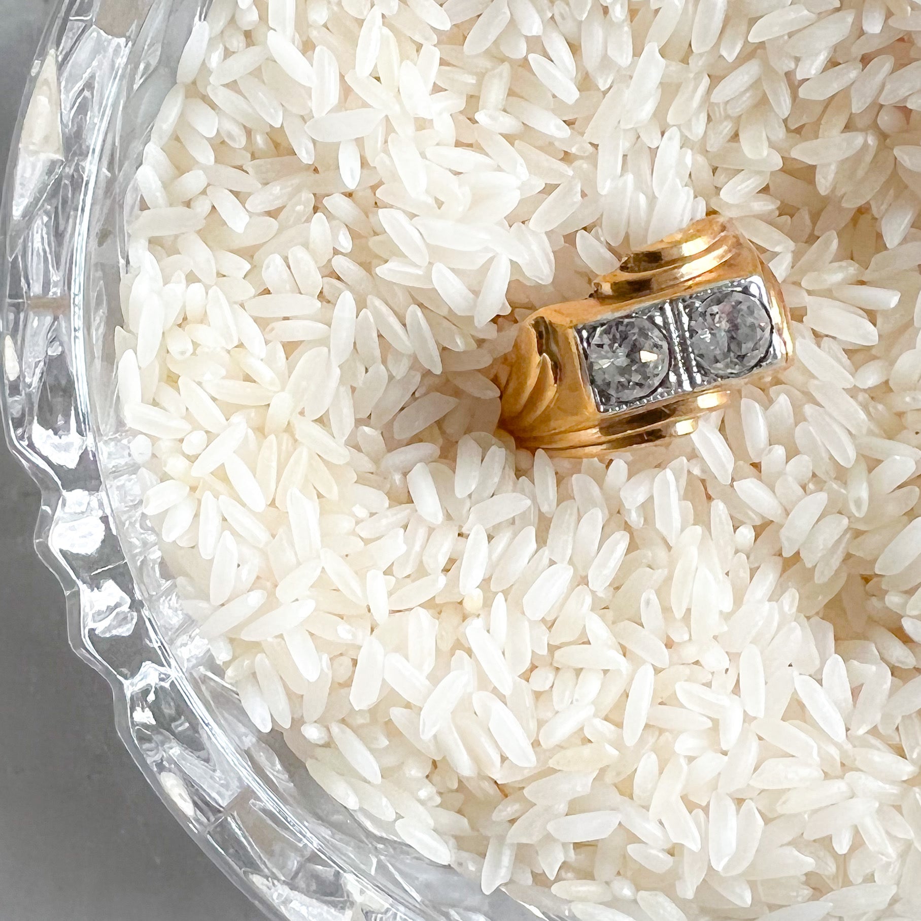 Dice Unisex Gold Crystal Ring - BelleStyle