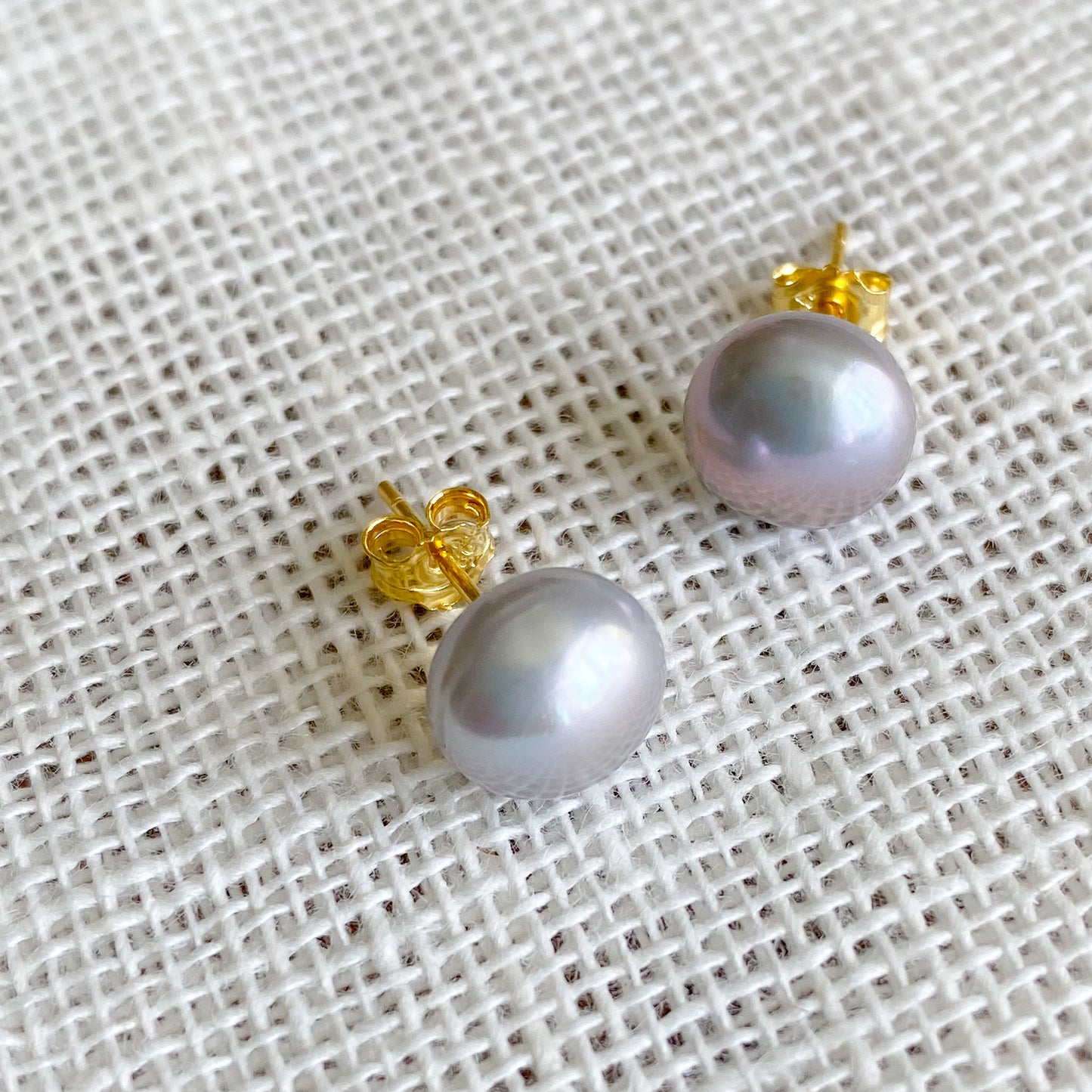 Sara Freshwater Grey Pearl Post Earrings - Bellestyle